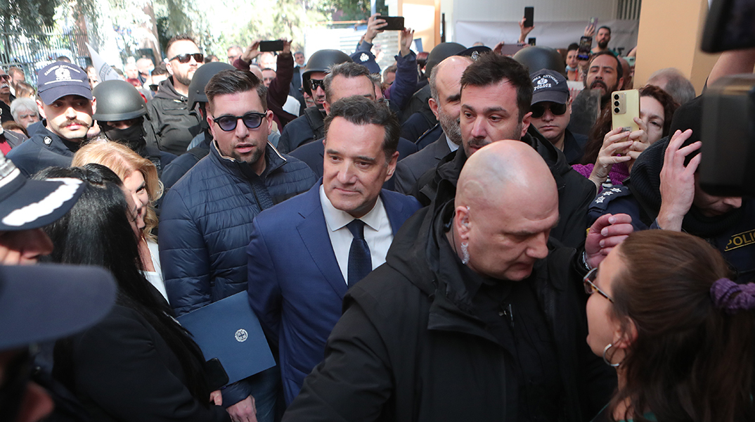 Επίσκεψη του υπουργού Υγείας Άδωνι Γεωργιάδη στο Γενικό Κρατικό Νοσοκομείο Νίκαιας, όπου εγκαινίασε το νέο Τμήμα Επειγόντων Περιστατικών (ΤΕΠ), Πέμπτη 19 Φεβρουαρίου 2026. Ο Σύλλογος Εργαζομένων στο πραγματοποίησε στάση εργασίας και συγκέντρωση 