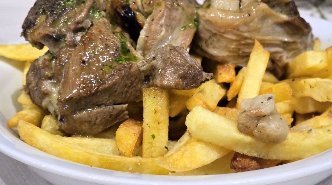 Μια ολόφρεσκια «Κρητικιά» στο Νέο Φάληρο