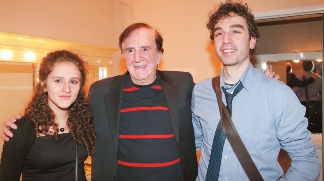 O Γιώργος Κωνσταντίνου με τα παιδιά του