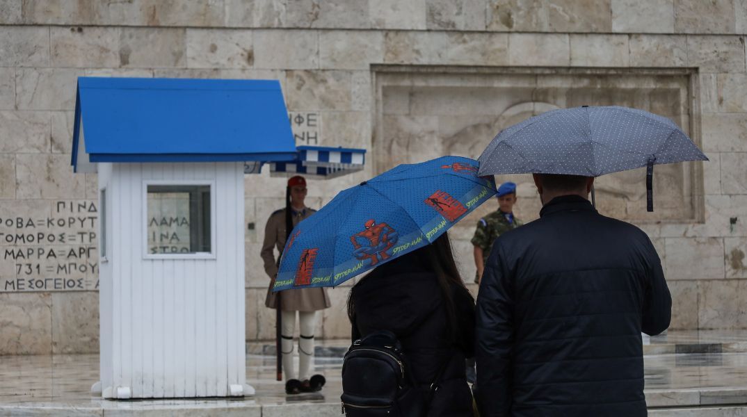 Ο καιρός σήμερα, Κυριακή 22 Φεβρουαρίου: Βροχές, καταιγίδες και χιόνια στα ορεινά - Πτώση θερμοκρασίας και βοριάδες έως 7 μποφόρ.