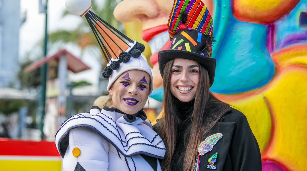 Η Πάτρα ζει το αποκορύφωμα του καρναβαλιού με 50.000 συμμετέχοντες - Δύο εντυπωσιακές παρελάσεις κορυφώνουν τη μεγάλη γιορτή