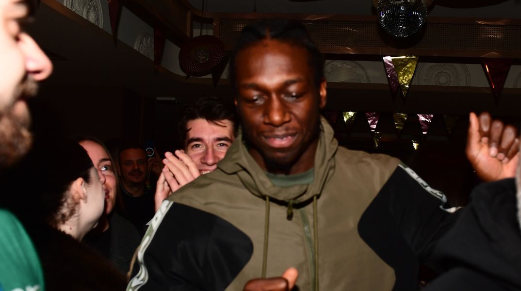 Ο Παναθηναϊκός σήκωσε το Κύπελλο Ελλάδας και στο επίκεντρο των πανηγυρισμών βρέθηκε ο Κέντρικ Ναν με το τραγούδι της Πέγκυς Ζήνα.