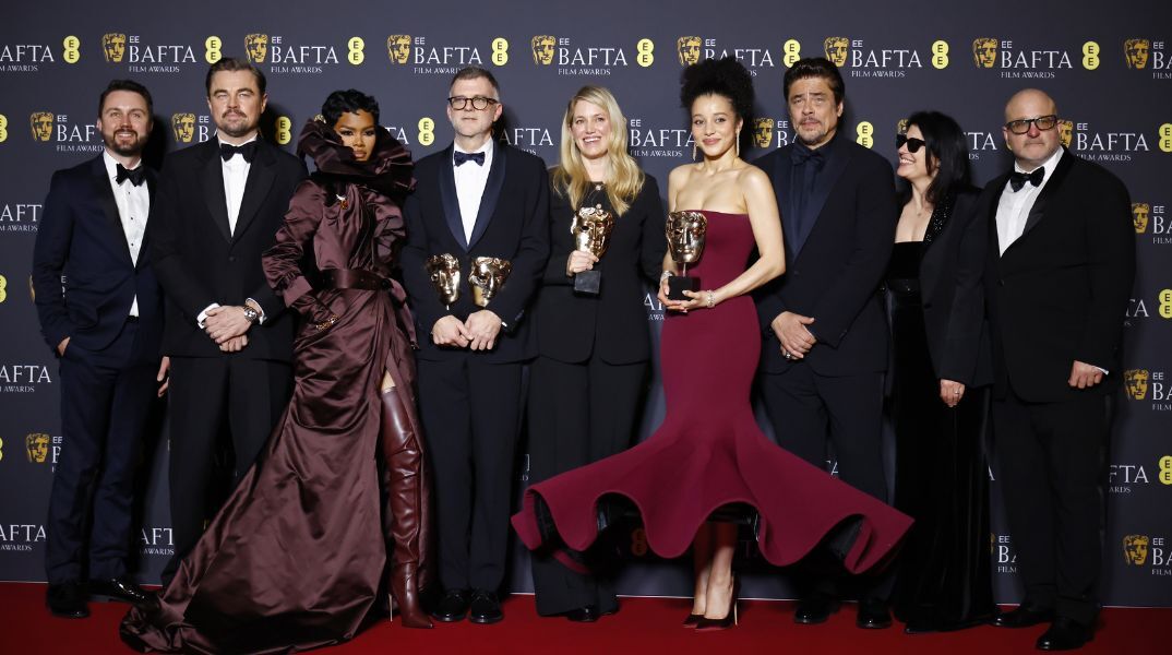 Σαρωτική νίκη στα BAFTA για τον Πολ Τόμας Άντερσον και το «Μια μάχη μετά την άλλη» - Έκπληξη με Ρόμπερτ Αραμάγιο, ιστορικό βραβείο για Τζέσι Μπάκλεϊ.