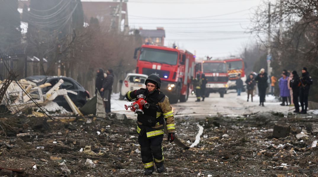 Τρεις νεκροί σε Οδησσό και Ζαπορίζια από ρωσικούς βομβαρδισμούς - Η Ουκρανία μετρά πληγές καθώς ο πόλεμος εισέρχεται αύριο στο πέμπτο έτος του.