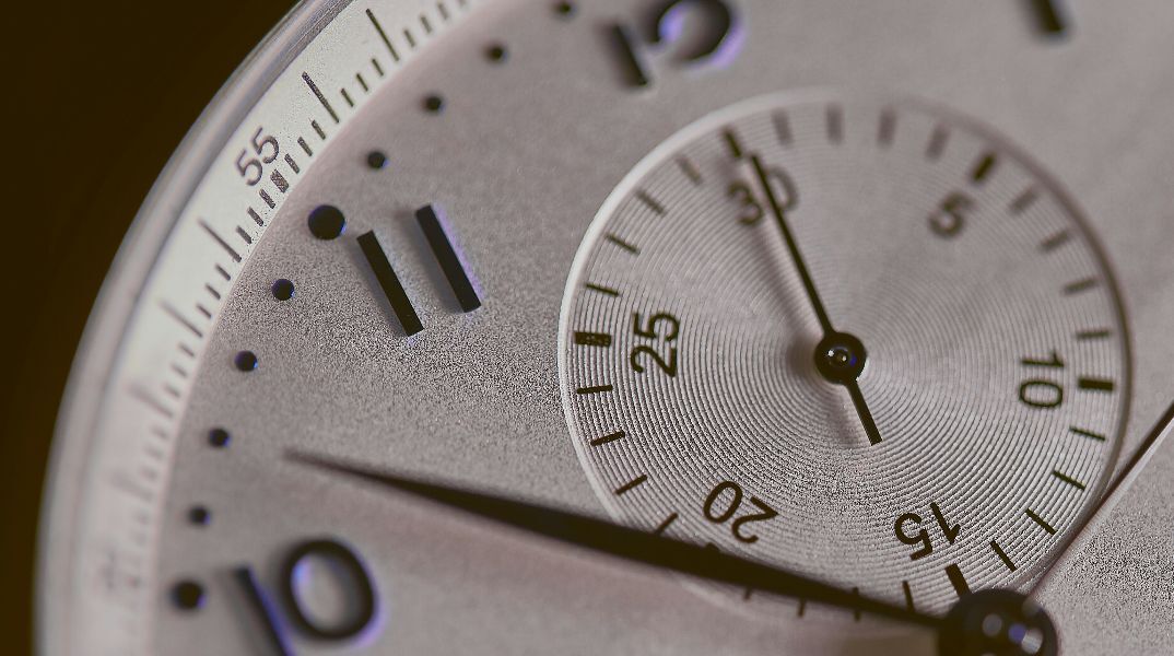 Αλλαγή ώρας 2026: Σε πόσες μέρες γυρίζουμε τα ρολόγια μας μία ώρα μπροστά