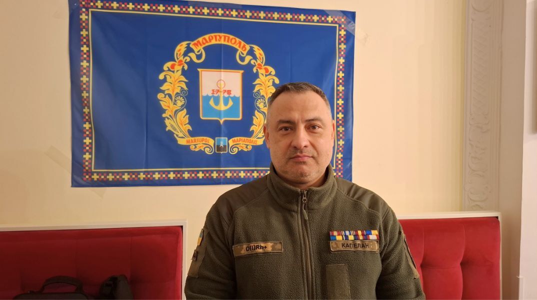 Ουκρανία: Ο καπελάνος που διέσωσε 8.000 ανθρώπους από τη Μαριούπολη