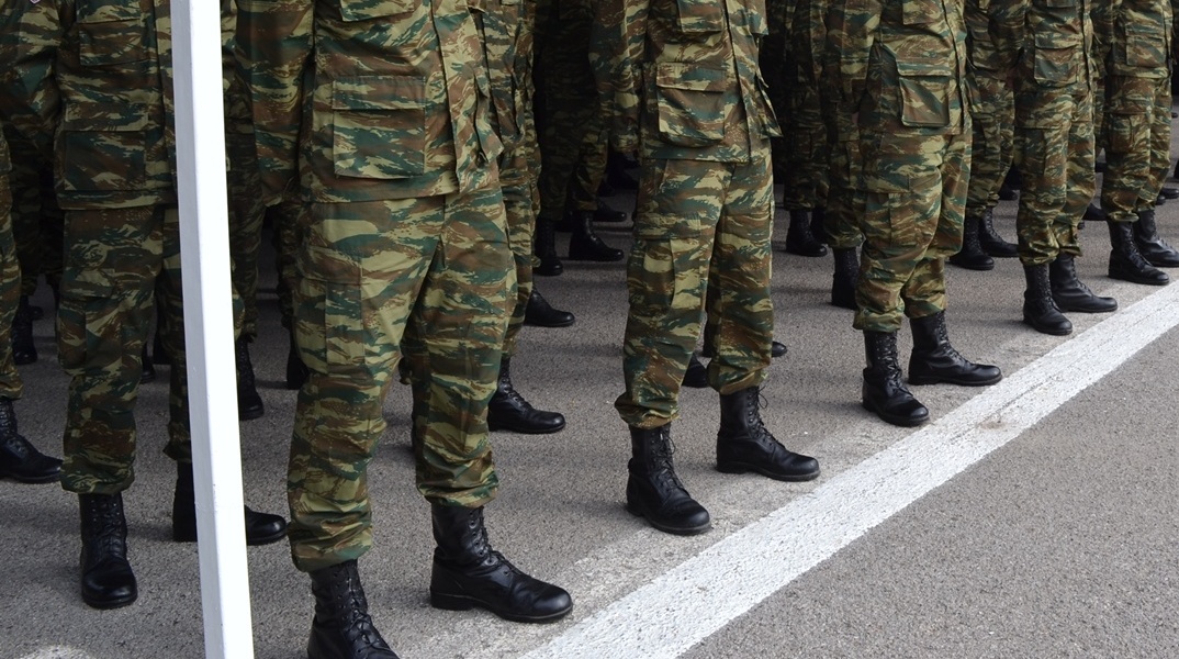 Στρατιώτες