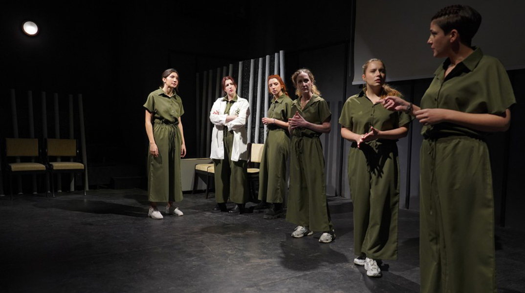 Χωρίς άντρες στη Σκηνή Brecht-2510