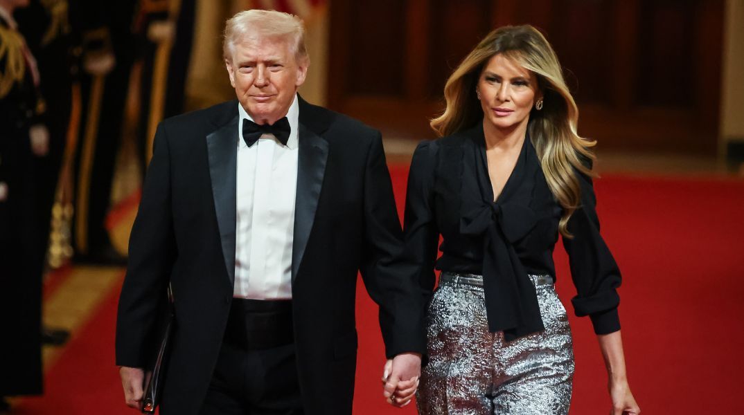 Ο Ντόναλντ Τραμπ επαινεί τη Μελάνια Τραμπ για τις δράσεις της - Σχολίασε ότι απολαμβάνει μεγαλύτερη διακομματική στήριξη από τον ίδιο.