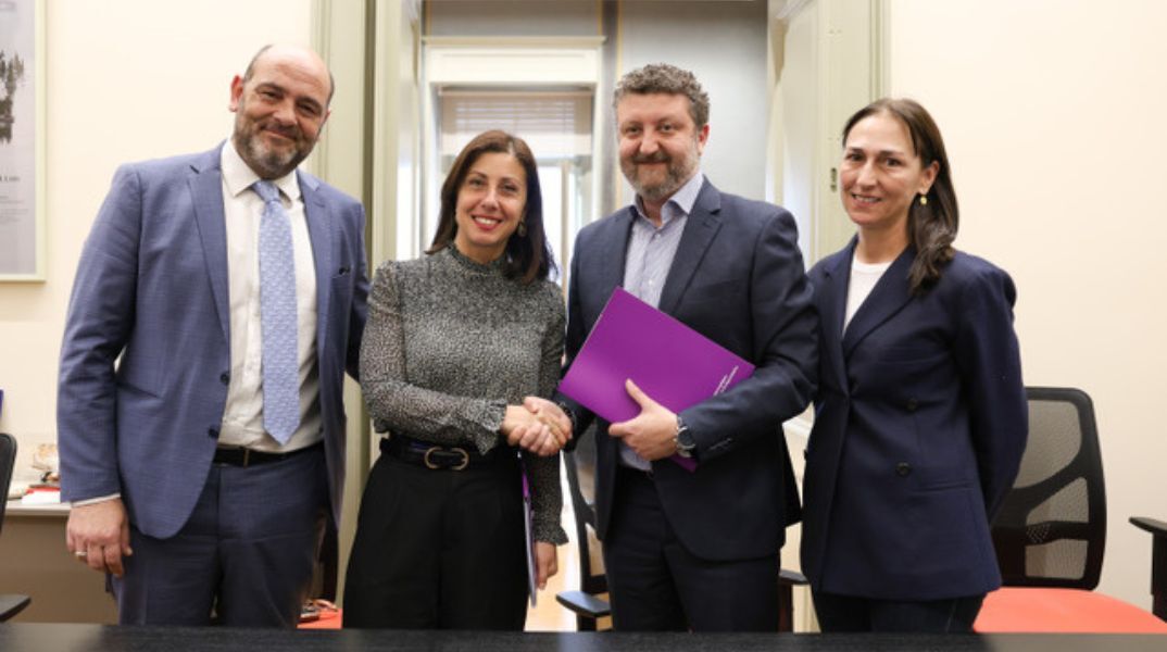 Το ΕΚΚΟΜΕΔ και το Netflix υπογράφουν Μνημόνιο Συνεργασίας για την κατάρτιση Ελλήνων δημιουργών, ενισχύοντας την εξωστρέφεια της εγχώριας βιομηχανίας.