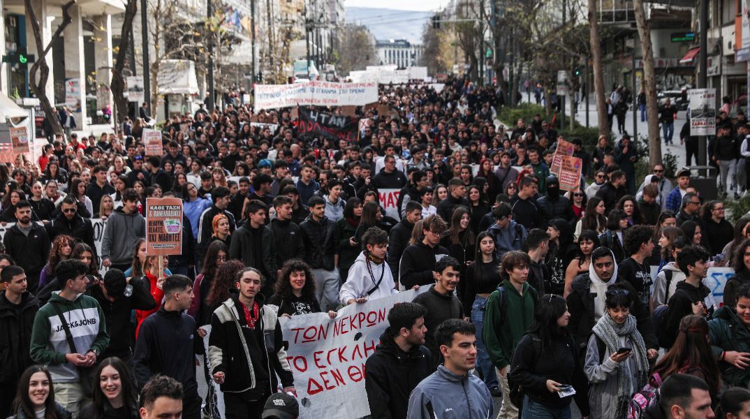 Το συλαλλητήριο των φοιτητών και μαθητών στην Πανεπιστημίου