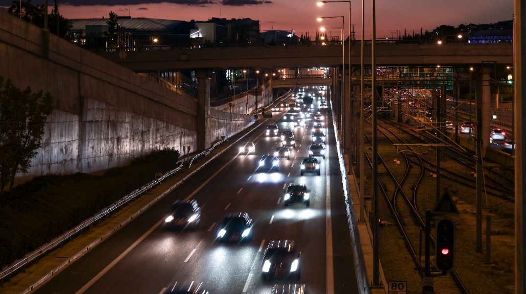 Κυκλοφοριακές ρυθμίσεις στην Αττική Οδό από αύριο έως τα τέλη Απριλίου