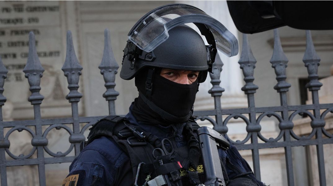 Ιταλία: Συλλήψεις στη Νάπολη για διείσδυση της μαφίας Καμόρα σε νοσοκομείο - Κατηγορίες για εικονικά τροχαία, πλαστά πιστοποιητικά και παράνομη μεταφορά νεκρών.