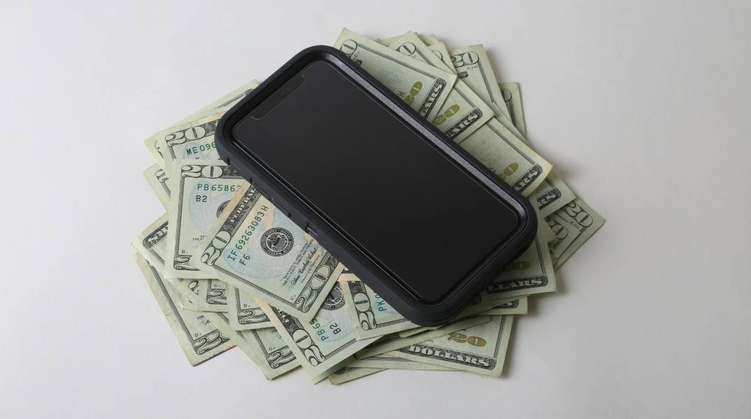 Mobile money: Συναλλαγές τρισεκατομμυρίων εκτός τραπεζικού συστήματος