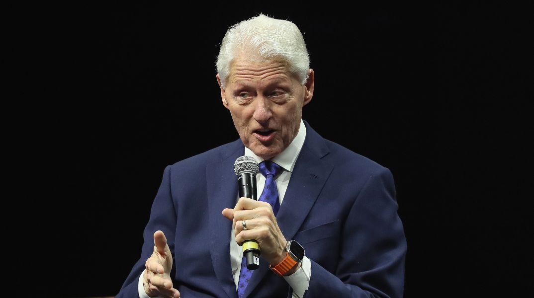 Μπιλ Κλίντον για Επστάιν: «Δεν είδα τίποτα» - Οι αιχμές για τη Χίλαρι