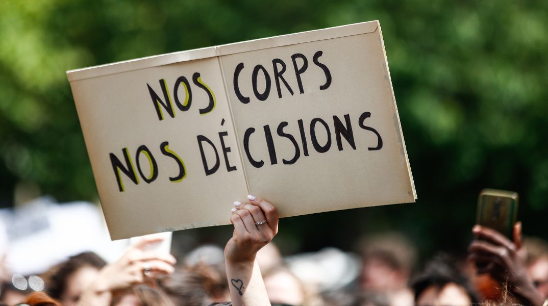 ΕΕ: Κοινοτικά κονδύλια για τη διασφάλιση της πρόσβασης στην άμβλωση στηρίζοντας γυναίκες από χώρες με αυστηρές απαγορεύσεις.