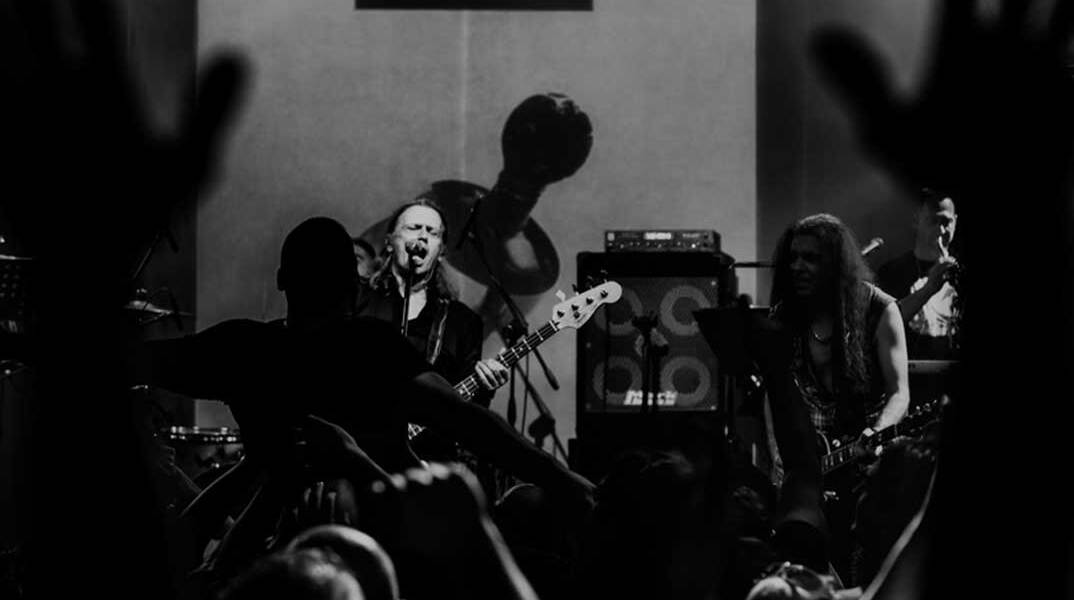 Μωρά στη Φωτιά -  Κύτταρο