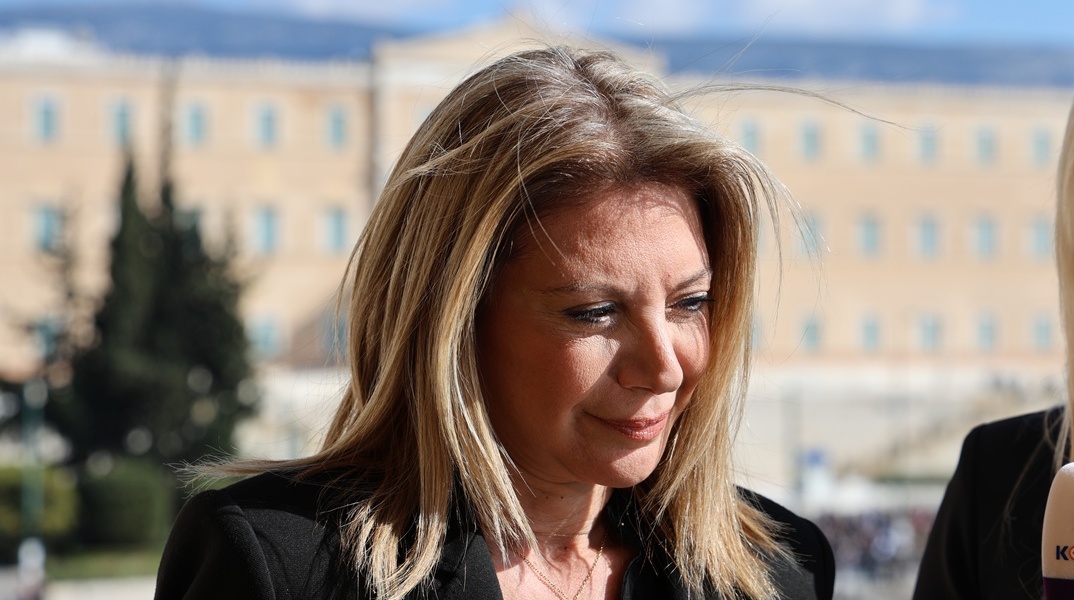 Μαρία Καρυστιανού: Κατέφθασε στο Σύνταγμα, δεν πήρε τον λόγο, αποχώρησε μετά από λίγο