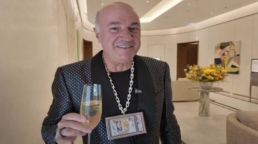 SAG Actor Awards 2026: Η viral εμφάνιση του Κέβιν Ο’Λίρι με σπάνια κάρτα του NBA