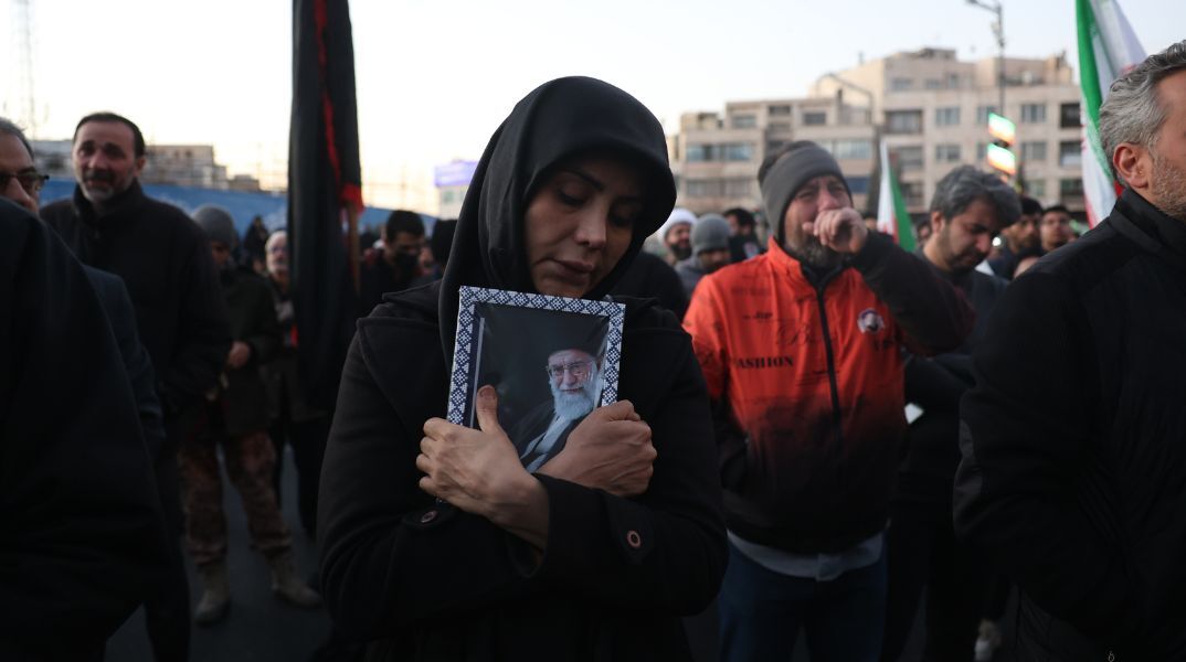 Οι FT αποκαλύπτουν σχέδιο του Ιράν για διασπορά χάους μετά τον θάνατο Χαμενεΐ, με επιθέσεις, ενεργειακούς κινδύνους και φόβους για ευρύτερη ανάφλεξη στη Μέση Ανατολή.