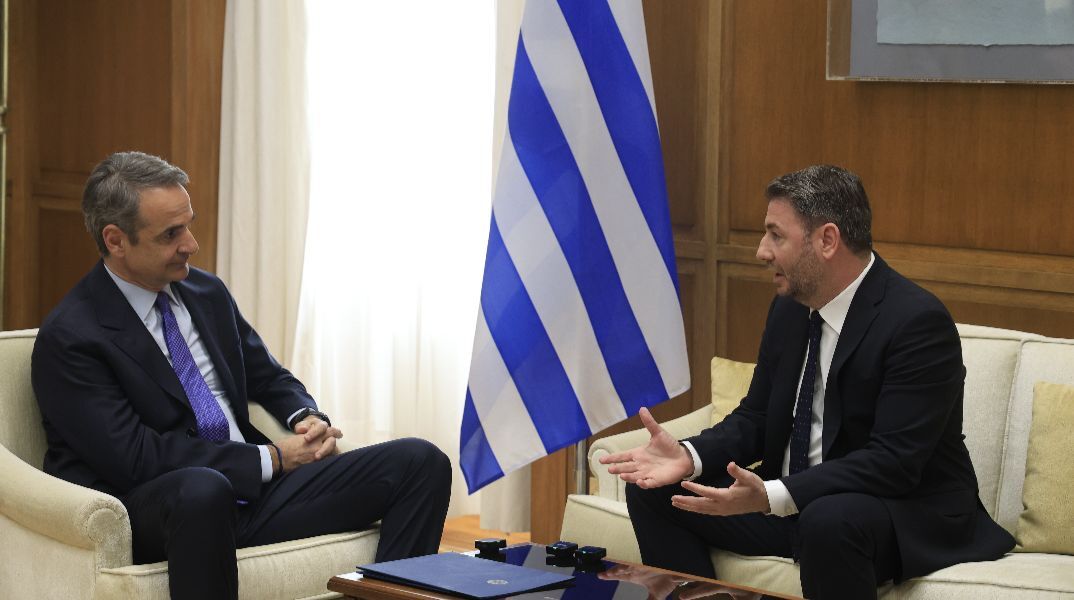 Μητσοτάκης σε Ανδρουλάκη:  Η σημαία και η καρδιά μας είναι στην Κύπρο