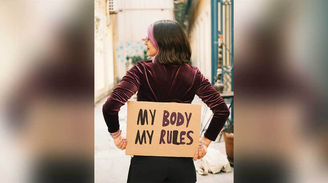 Από τη Σάρον Καμπ στη Μαρία Καρυστιανού: η αυτοδιάθεση των γυναικών στο στόχαστρο