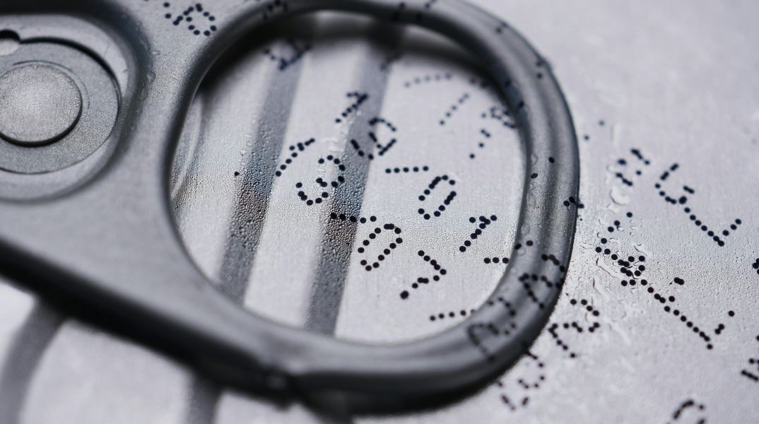 Γιατί είναι τόσο δύσκολο να βρεις τη σφραγίδα με την ημερομηνία λήξης στα τρόφιμα;