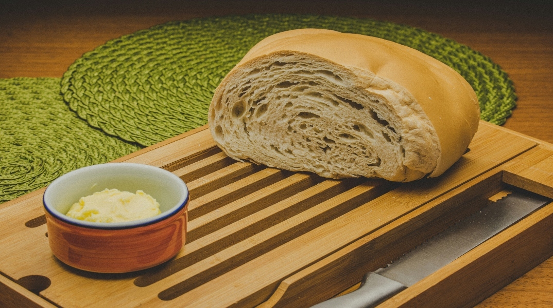 Το λάθος που κάνουμε όταν βάζουμε το ψωμί στην κατάψυξη