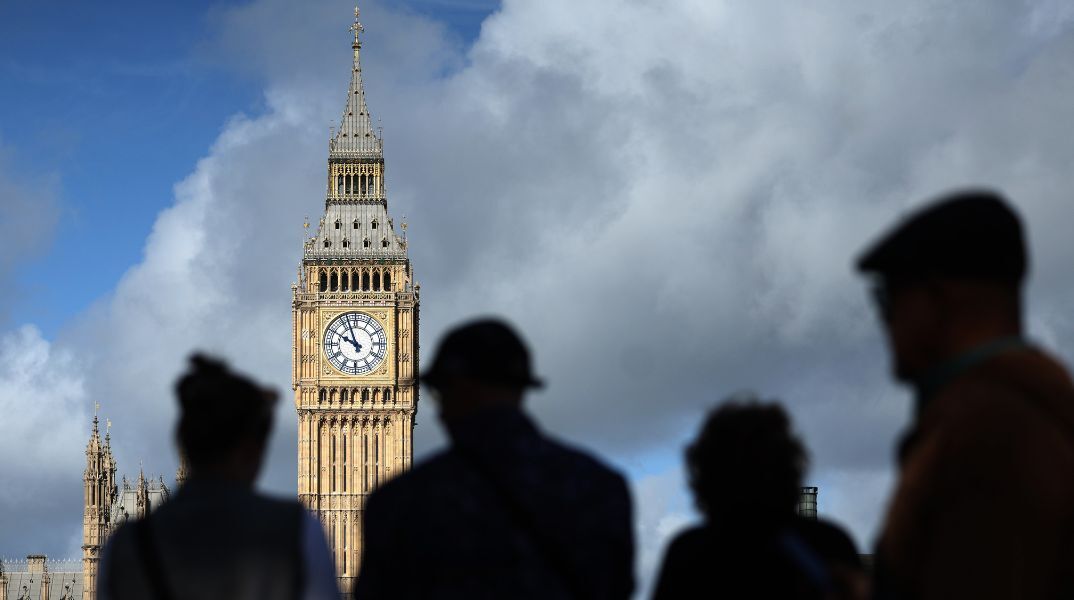Βρετανία: Τρεις συλλήψεις για κατασκοπεία υπέρ της Κίνας - Ανάμεσά τους ο σύντροφος εν ενεργεία βουλευτή των Εργατικών - Συνδέονται με έρευνα για παρέμβαση