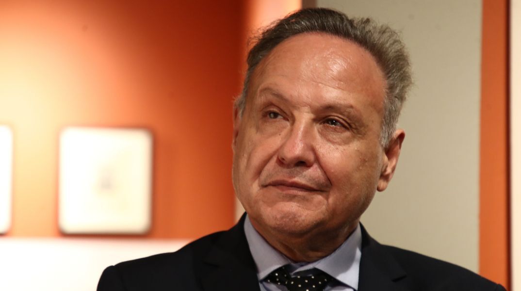 Ο Στέλιος Αγγελούδης επιμένει στη διεξαγωγή δημοψηφίσματος για τη ΔΕΘ, ζητώντας τήρηση του νόμου για τις υπογραφές και γνωμοδότηση του Νομικού Συμβουλίου.