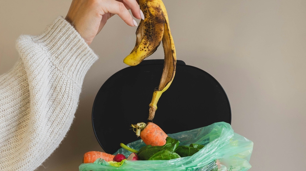 Τι κάνουμε λάθος με τον κάδο των σκουπιδιών στο σπίτι 