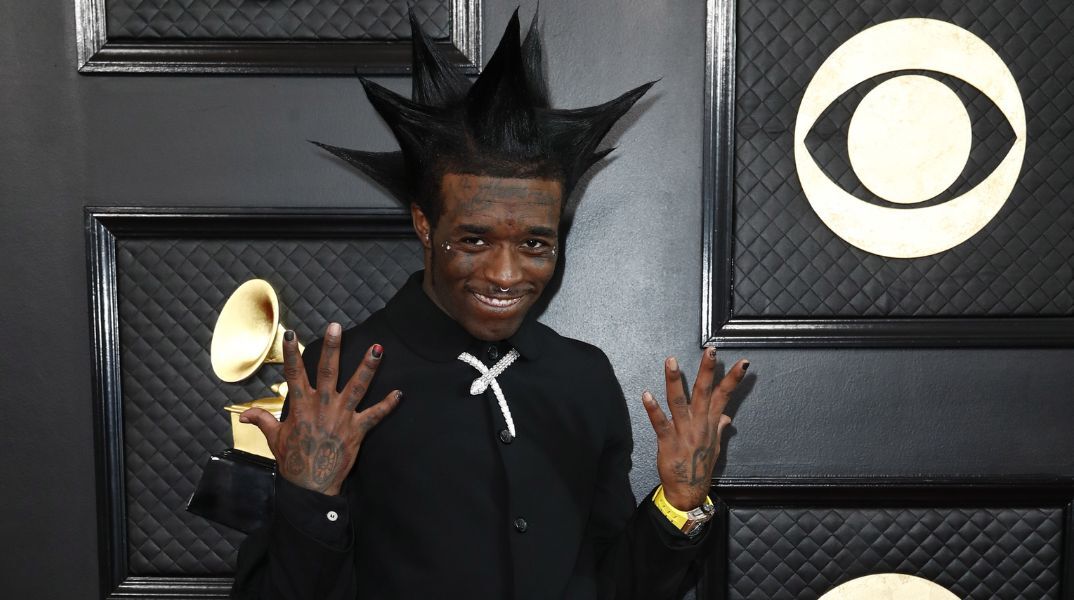 Ο ράπερ Lil Uzi Vert σχεδιάζει να επανατοποθετήσει στο μέτωπό του το ροζ διαμάντι 10 καρατίων αξίας 24 εκατ. δολαρίων, πέντε χρόνια μετά την αφαίρεσή του.