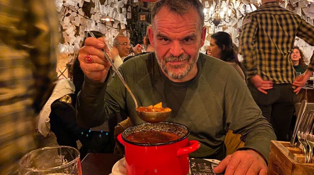 Για live jazz και καυτερά γκούλας στο απίθανο “For Sale Pub” της Βουδαπέστης