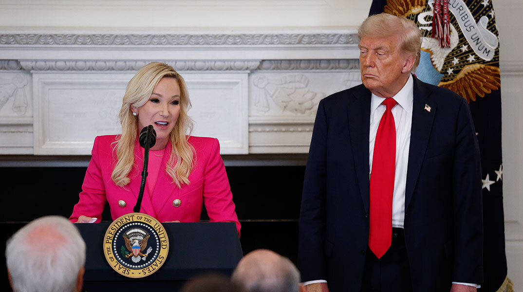 Πόλα Γουάιτ, Ντόναλντ Τραμπ © Kevin Dietsch/Getty Images