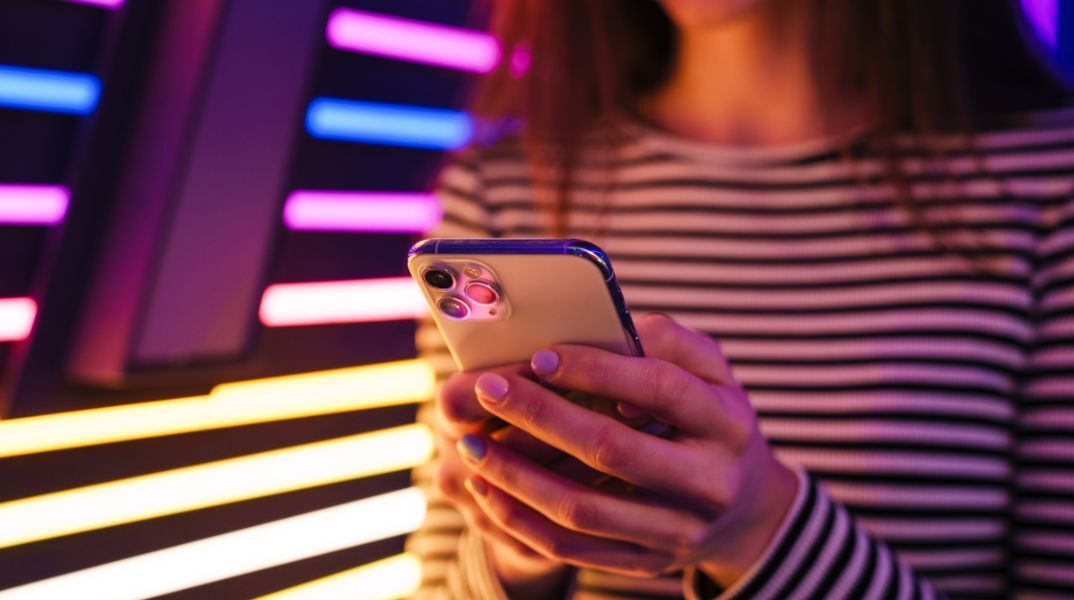 Ειδικοί της Google προειδοποιούν για νέο εργαλείο hacking που στοχεύει iPhone και μπορεί να κλέψει μηνύματα και οικονομικά δεδομένα.