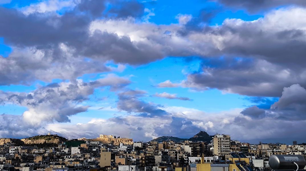 Καιρός: «Χωρίζεται» στα δύο η χώρα - Πού θα είναι φθινοπωρινό το σκηνικό και πού ανοιξιάτικο 