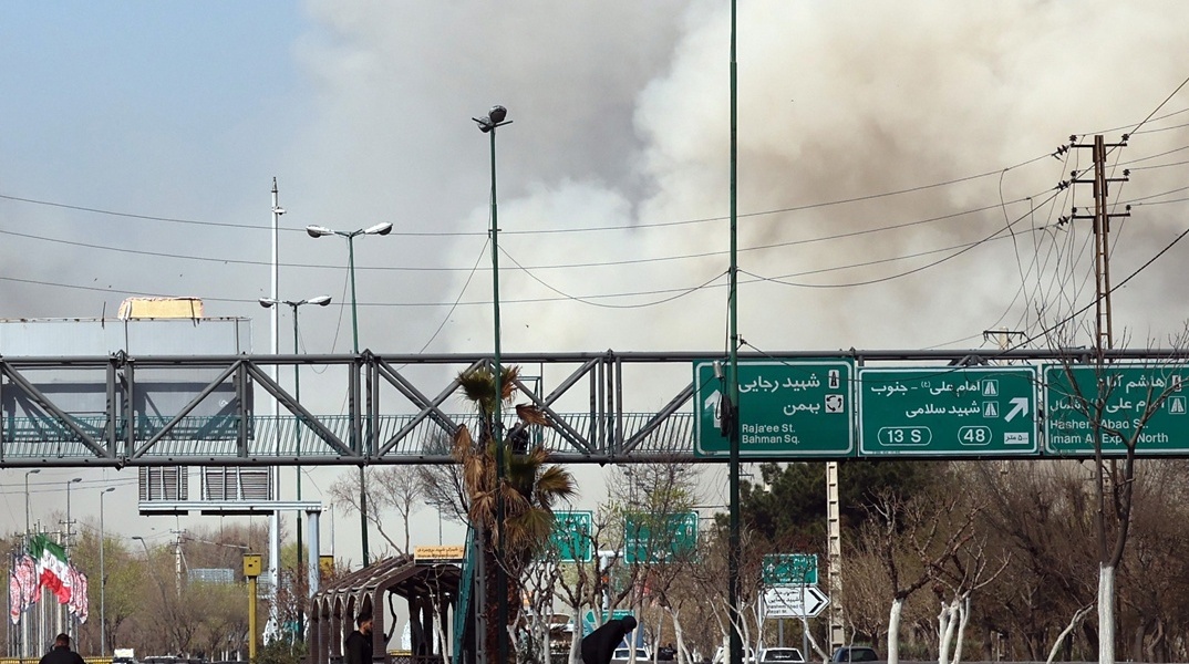 Καπνοί από εκρήξεις στη Μέση Ανατολή