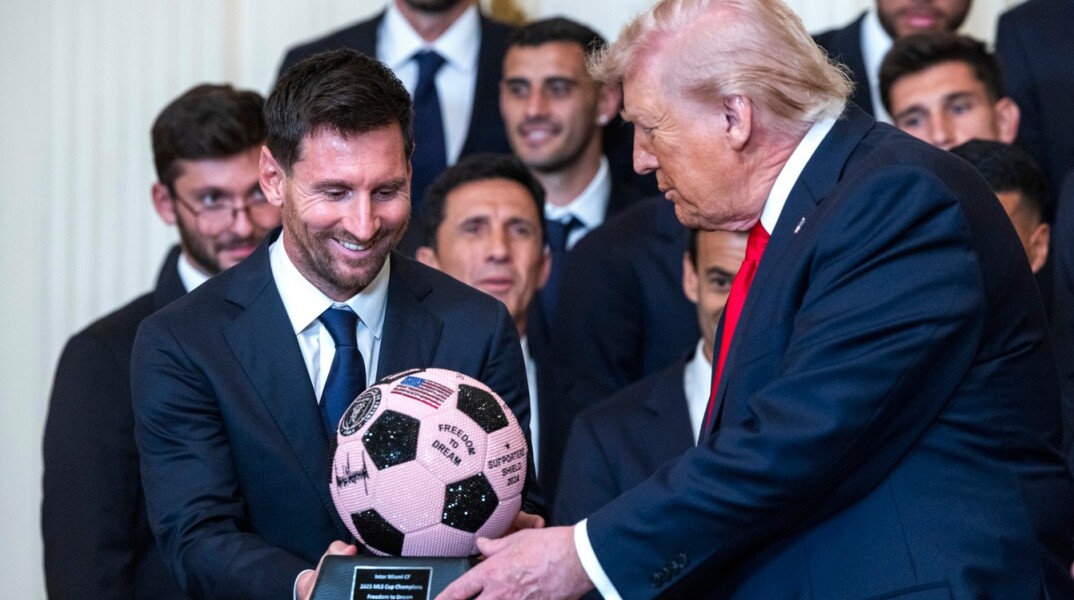Ο Τραμπ υποδέχθηκε τον Λιονέλ Μέσι και την Ίντερ Μαϊάμι στον Λευκό Οίκο - Οι αναφορές σε Κριστιάνο, Πελέ και οι αντιδράσεις για τον Αργεντινό άσο