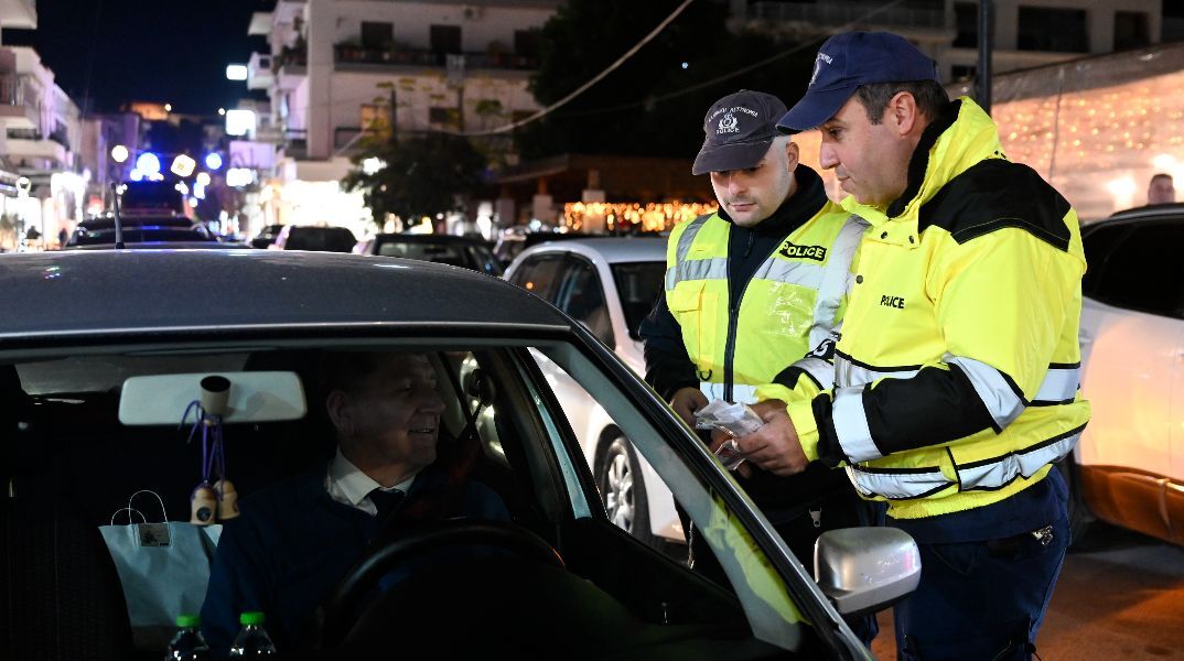 Μειώθηκαν κατά 27% τα θανατηφόρα τροχαία στην Αττική σε έξι μήνες - Επταπλασιάστηκαν τα αλκοτέστ