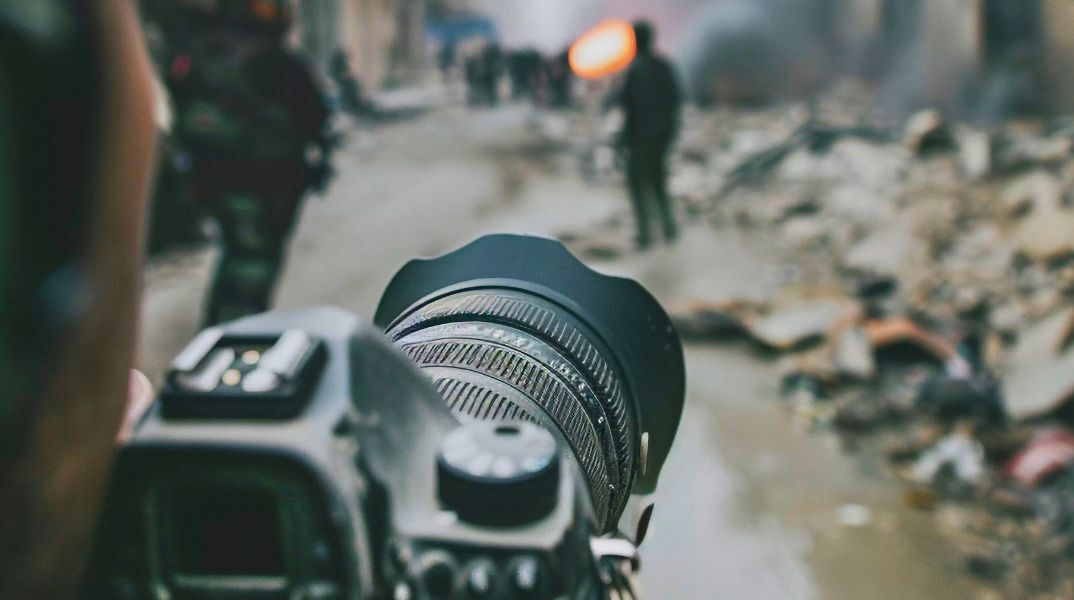 Από τα breaking news στη δημοσιογραφία της κατανόησης: Το παράδειγμα του πολέμου στο Ιράν