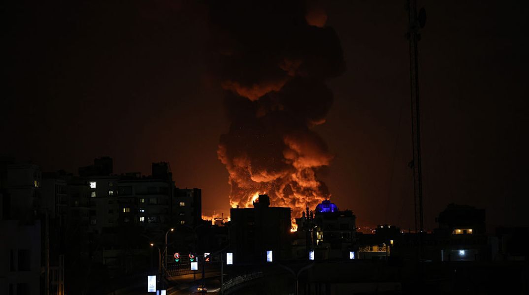 Το Ισραήλ χτυπά τις πετρελαϊκές εγκαταστάσεις της Τεχεράνης - Πόλεμο 6 μηνών λέει ότι μπορεί να αντέξει το Ιράν