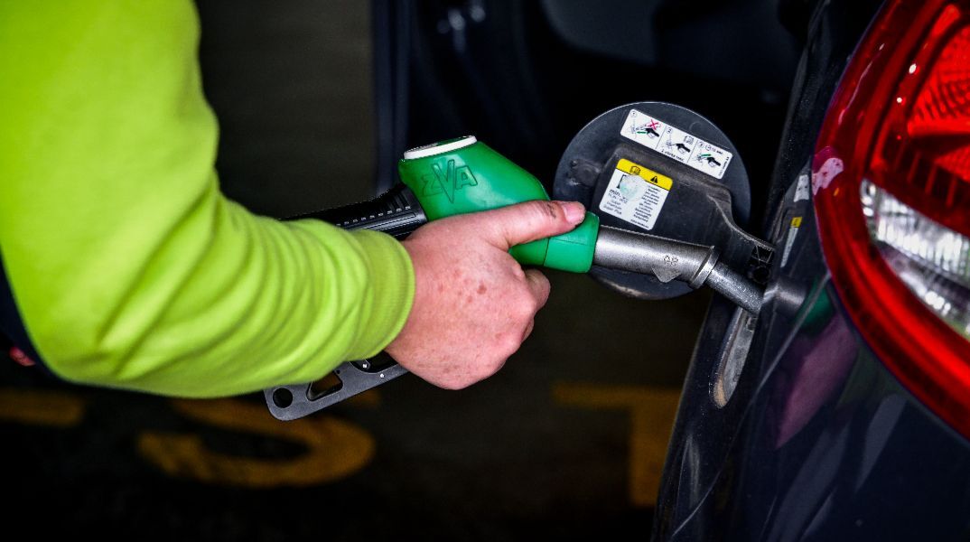 Τιμή βενζίνης: Προς τα 2 ευρώ η αμόλυβδη λόγω της κρίσης στη Μέση Ανατολή