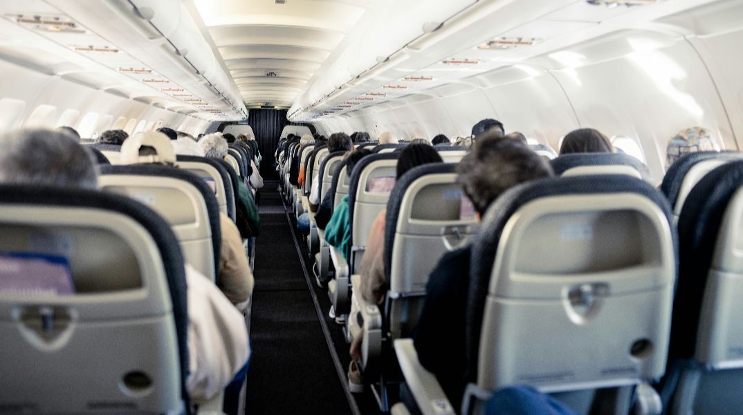 Εκτοξεύονται τα αεροπορικά εισιτήρια λόγω του πολέμου στο Ιράν