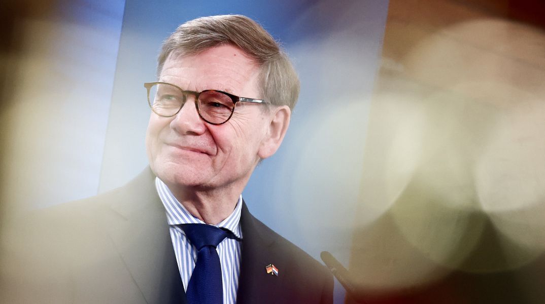 Ο Γερμανός ΥΠΕΞ Γιόχαν Βάντεφουλ δήλωσε στη Λευκωσία ότι η Γερμανία θα στηρίξει την Κύπρο αν χρειαστεί, στέλνοντας μήνυμα αλληλεγγύης εν μέσω διεθνούς κρίσης.