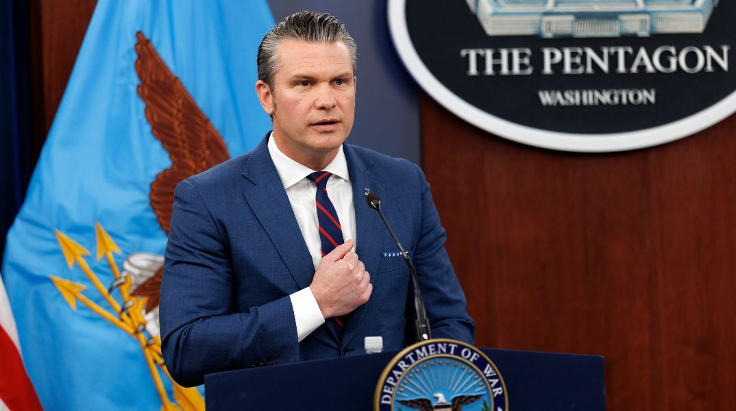 ΗΠΑ: Ο Πιτ Χέγκσεθ προειδοποιεί για την πιο έντονη ημέρα πληγμάτων στο Ιράν - Κατηγορεί την Τεχεράνη ότι χρησιμοποιεί σχολεία και νοσοκομεία για εκτοξεύσεις.