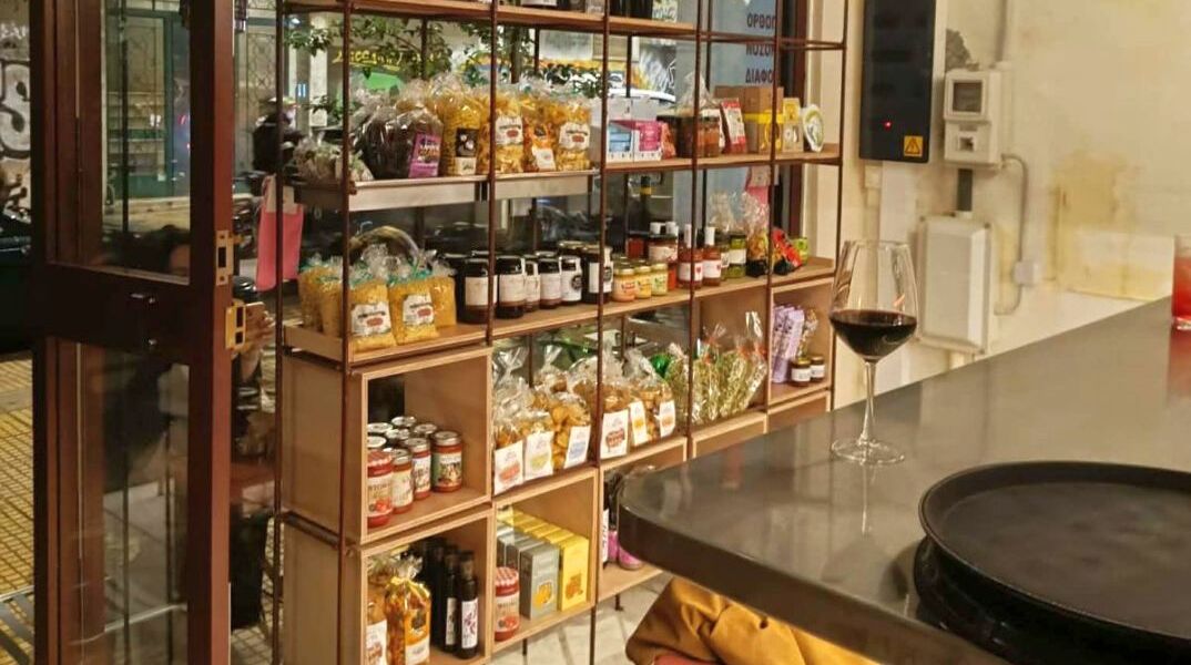 Beetroot 56: H Κυψέλη μόλις απέκτησε (και) μπαρ-μπακάλικο!