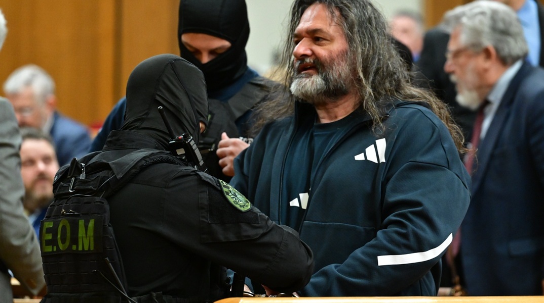 Ο Γιάννης Λαγός στη δίκη της Χρυσής Αυγής