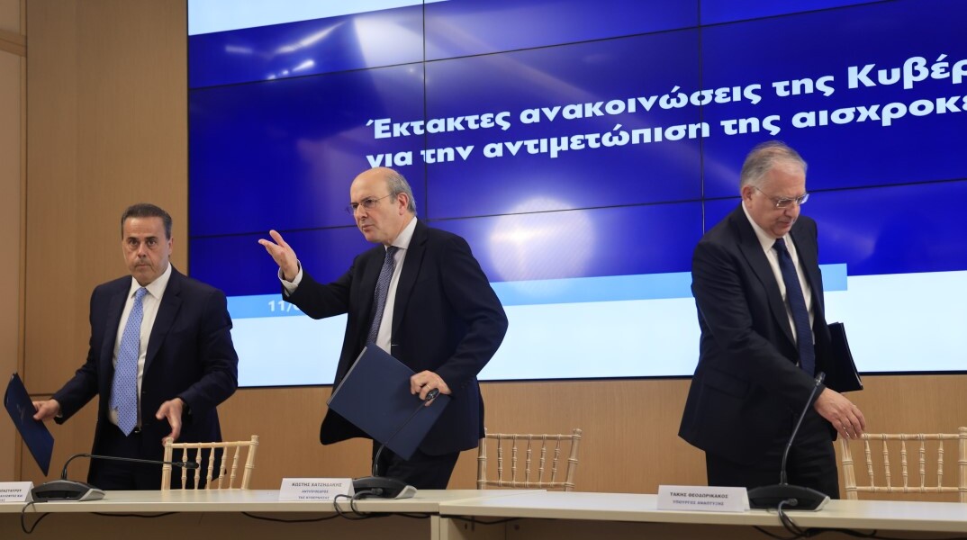 Σταύρος Παπασταύρου, Κωστής Χατζηδάκης και Τάκης Θεοδωρικάκος παρουσιάζουν τα μέτρα για το πλαφόν σε τρόφιμα και καύσιμα