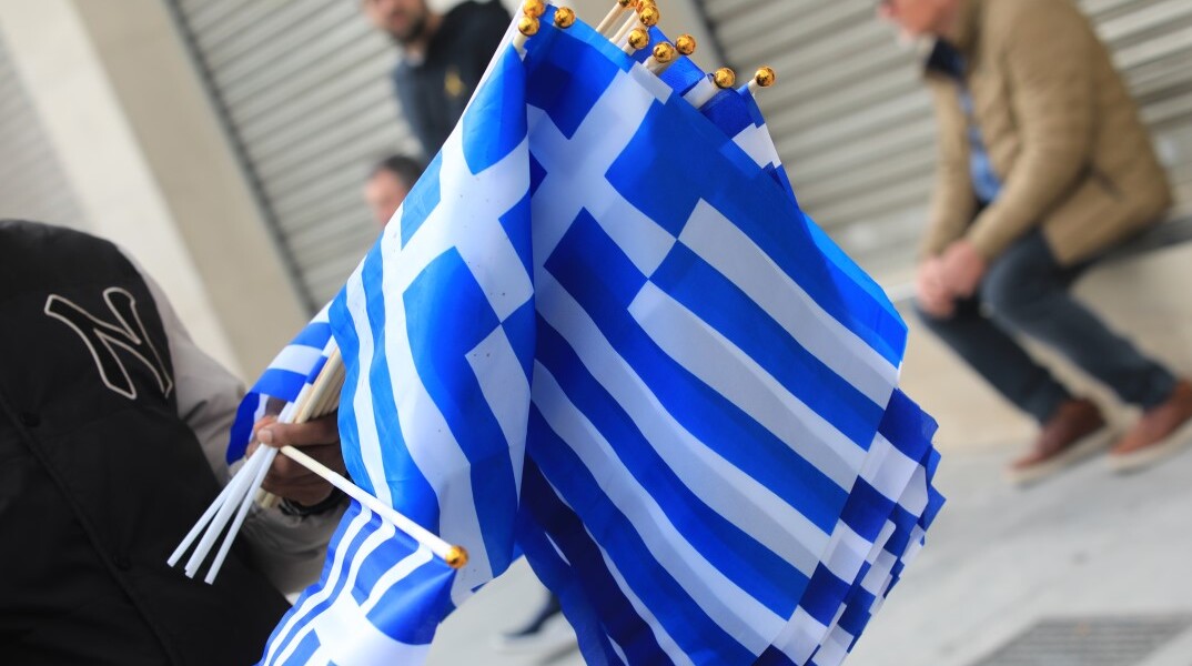 Σημαίες για την 25η Μαρτίου στο κέντρο της Αθήνας