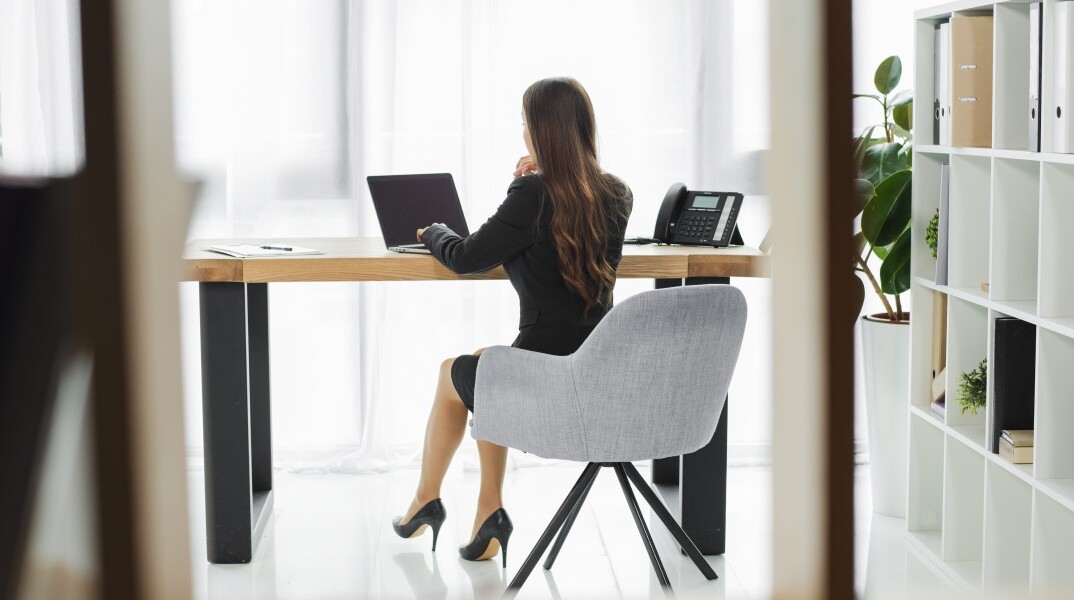 Εργαζόμενη σε γραφείο